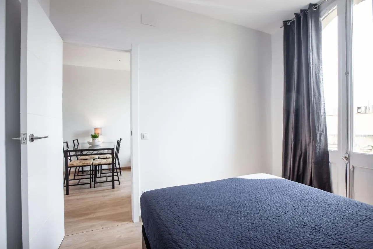 Bright Apartment With Balconies 34 バルセロナ