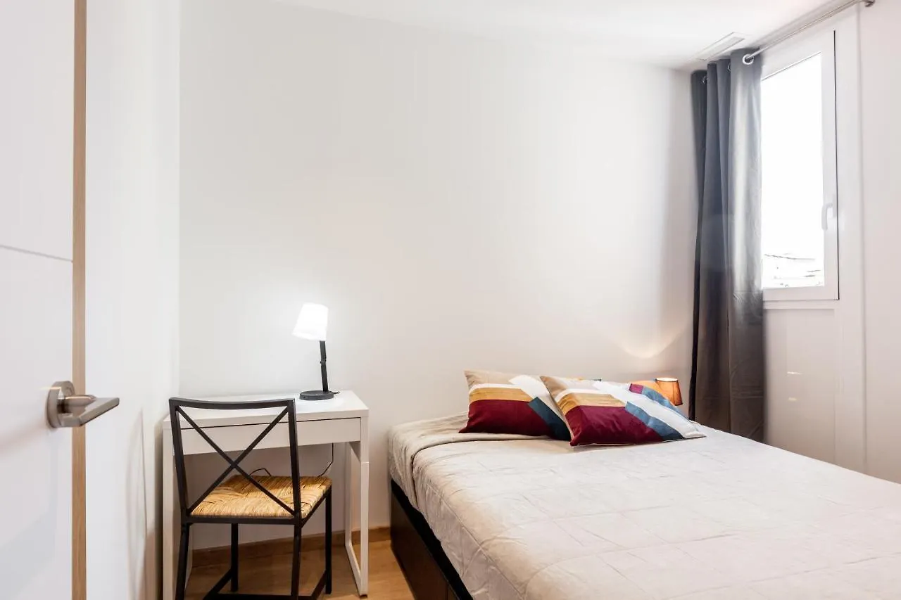 Bright Apartment With Balconies 34 バルセロナ