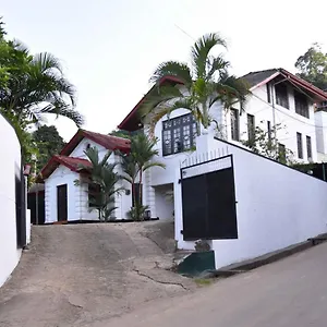 Antique Tourists Homestay Kandy