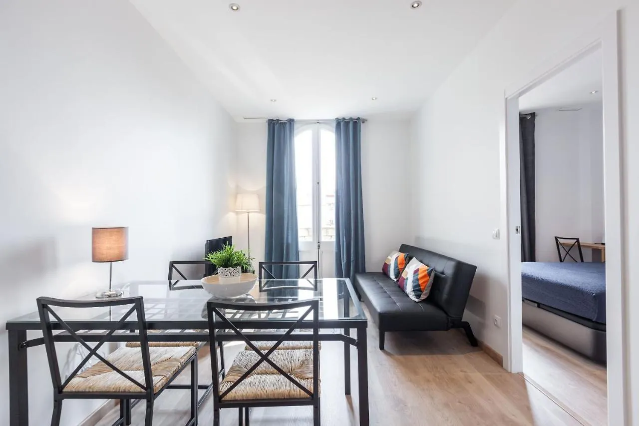 Bright Apartment With Balconies 34 Barcelona