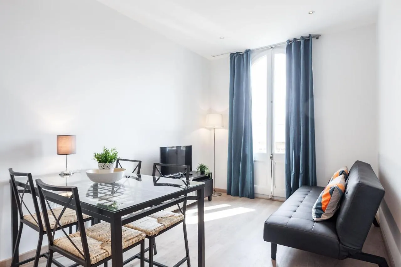 Bright Apartment With Balconies 34 Barcelona