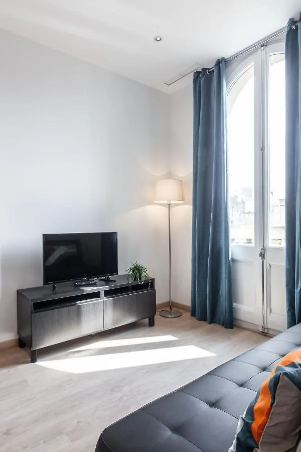 Bright Apartment With Balconies 34 Barcelona