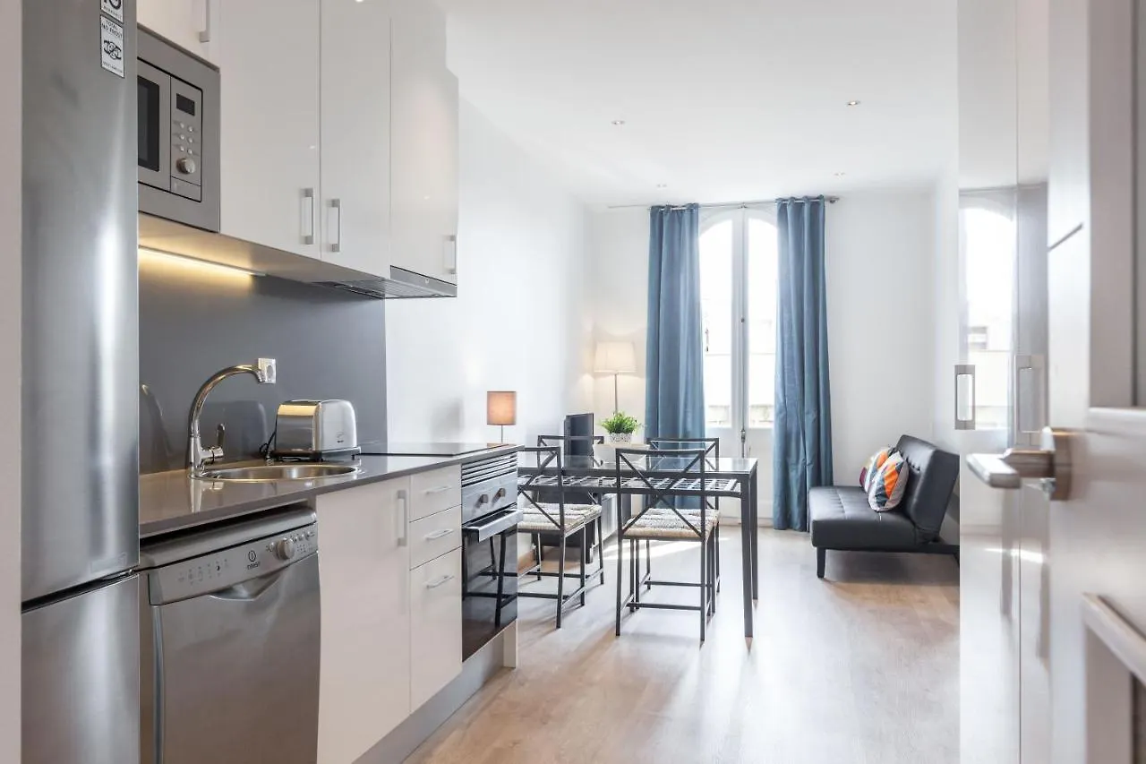 Bright Apartment With Balconies 34 Barcelona