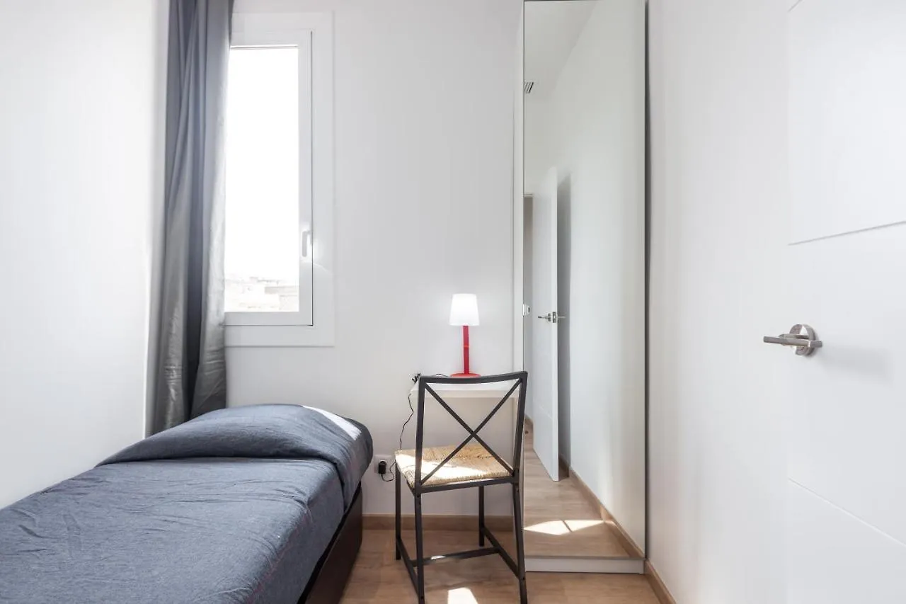 Bright Apartment With Balconies 34 Barcelona